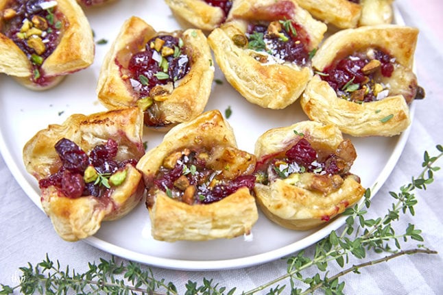 Baked Cranberry Brie Puff Pastry Bites – The Kitchen Whisperer