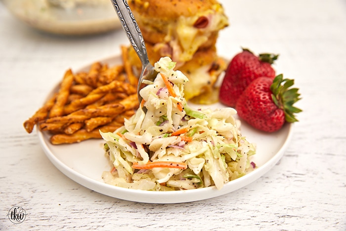 Retro diner-style coleslaw with that perfectly balanced sweet & tangy dressing mixed with cabbage, carrots, onions, and seasonings. The perfect side to your bbq, burgers, hotdogs, and fish fries!he Best Classic Diner-Style Coleslaw, restaurant coleslaw, Mom's coleslaw, best coleslaw, cookout coleslaw, bbq coleslaw, tangy and sweet coleslaw, the best coleslaw dressing recipe ever, best sweet creamy coleslaw recipe, best classic coleslaw