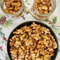 These skillet-toasted candied cashews are truly one of the best crunchy sweet snacks! Coated in a candied honey sugar coating and finished with flaky sea salt, you'll be hard-pressed to stop eating them! Easy Candied Honey Sugar Crunch Hot Salted Cashews, candied nuts, holiday nuts, sugared nuts, christmas food gifts, diy gifts, hostess gifts, holiday snacks, crunchy nuts