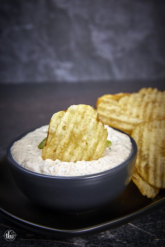 Delicious dips can elevate any gathering, and a caramelized Vidalia onion dip made on the smoker takes it to a whole new level. This smoky caramelized onion dip is truly an irresistible snacking favorite! Caramelized Vidalia Onion Dip Made On The Smoker, smoked onion dip, yoder smokers onion, best onion dip, caramelized onion dip, game day dip, chip dip, party dip