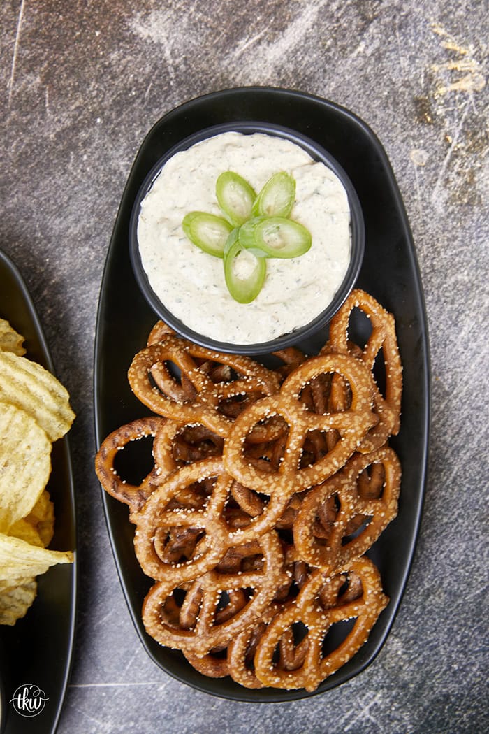 Delicious dips can elevate any gathering, and a caramelized Vidalia onion dip made on the smoker takes it to a whole new level. This smoky caramelized onion dip is truly an irresistible snacking favorite! Caramelized Vidalia Onion Dip Made On The Smoker, smoked onion dip, yoder smokers onion, best onion dip, caramelized onion dip, game day dip, chip dip, party dip