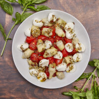 This light and refreshing Artichoke Caprese Italian Salad takes your tastebuds to Italy with each delicious bite! A delightful blend of Italian marinated tomatoes, artichoke hearts, fresh mozzarella, & basil. Simple Caprese Italian Salad with Artichokes, Italian salad, artichoke hearts, no lettuce salad, fresh mozzarella salad