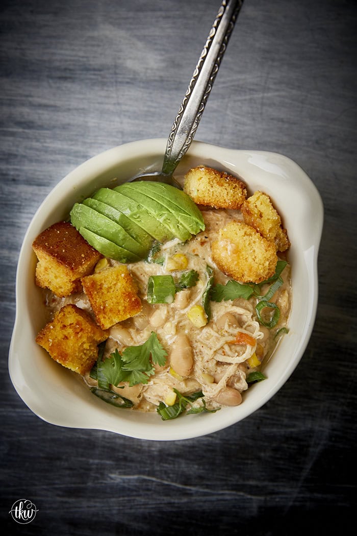 Looking for a comforting meal that’s quick to prepare? This hearty Instant Pot white chicken chili is packed with beans, hatch chiles, & a blend of spices!