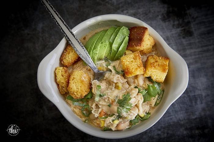 Looking for a comforting meal that’s quick to prepare? This hearty Instant Pot white chicken chili is packed with beans, hatch chiles, & a blend of spices!