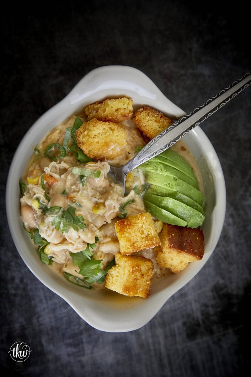 Looking for a comforting meal that’s quick to prepare? This hearty Instant Pot white chicken chili is packed with beans, hatch chiles, & a blend of spices!