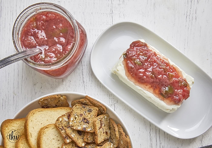 Sweet and spicy flavors come together deliciously with this strawberry jalapeno compote. It’s perfect for spreading on toast, atop cream cheese, or drizzling over your favorite desserts.