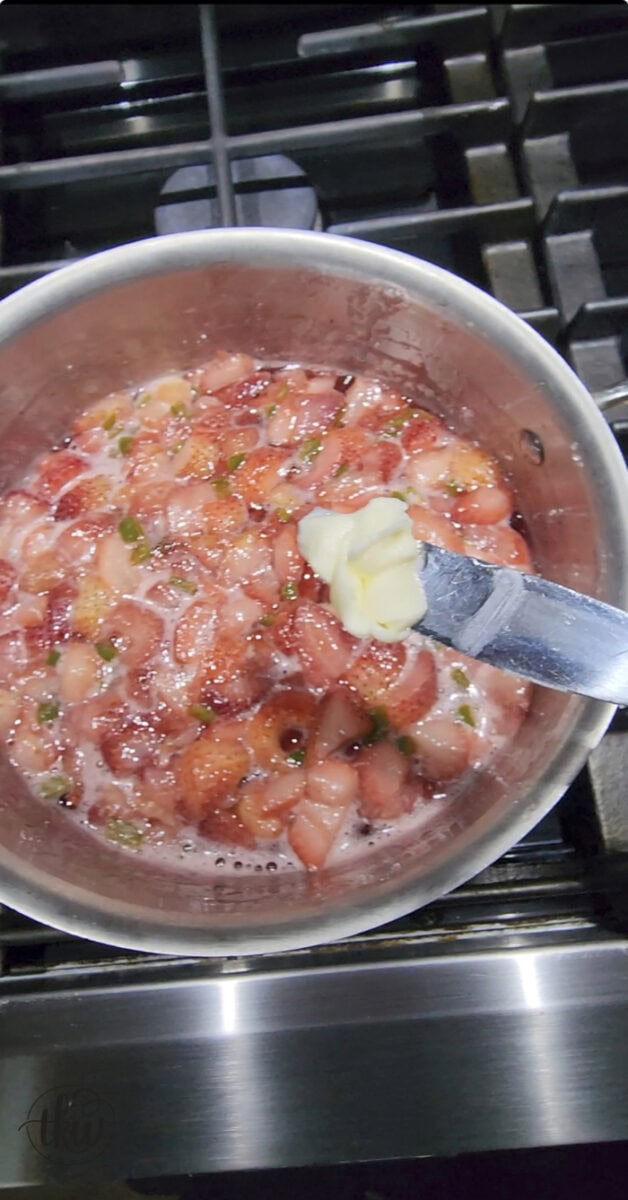 Sweet and spicy flavors come together deliciously with this strawberry jalapeno compote. It’s perfect for spreading on toast, atop cream cheese, or drizzling over your favorite desserts.