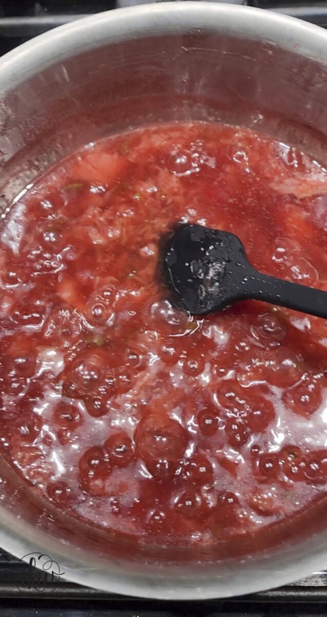 Sweet and spicy flavors come together deliciously with this strawberry jalapeno compote. It’s perfect for spreading on toast, atop cream cheese, or drizzling over your favorite desserts.